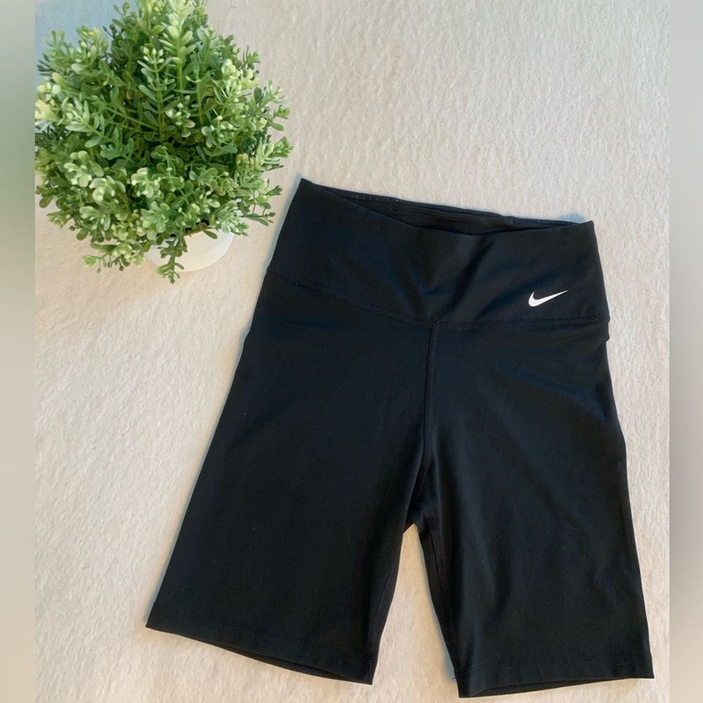 NIKE High-Rise 10” Biker Shorts